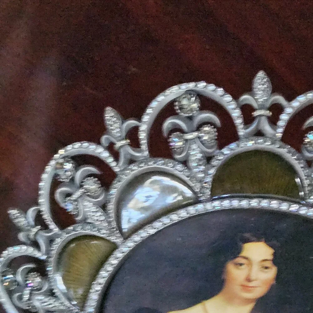 RARE JAY STRONGWATER GREEN FLEUR DE LIS TIARA SCROLL CRYSTAL ENAMEL ROUND FRAME
